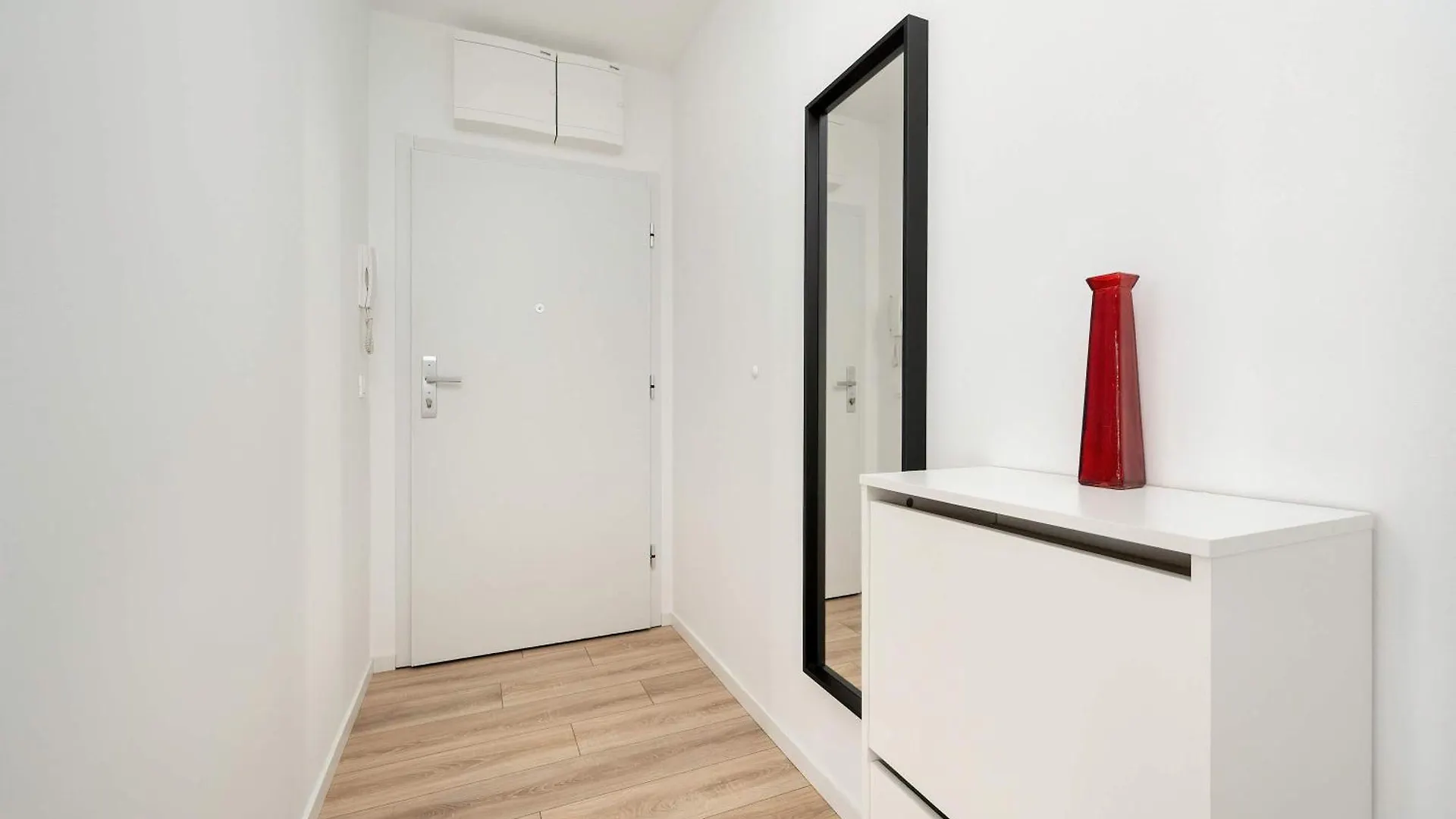 Stylish Studio With Balcony Near Wroclaw Market By Noclegi Renters Польша