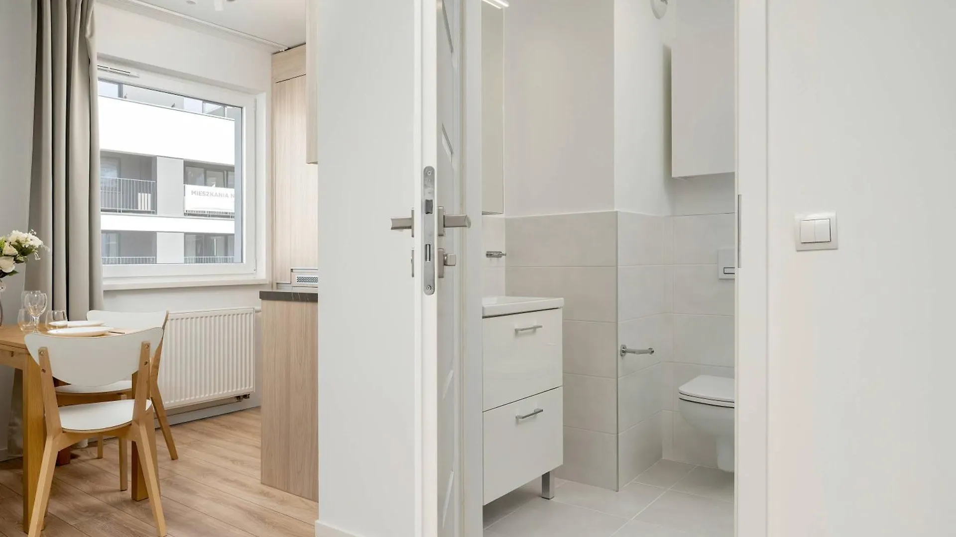 Stylish Studio With Balcony Near Wroclaw Market By Noclegi Renters Апартаменты