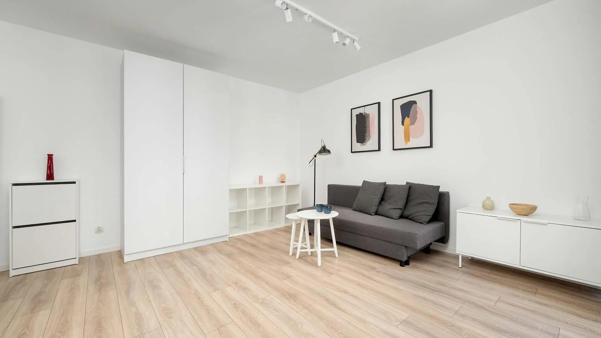 Stylish Studio With Balcony Near Wroclaw Market By Noclegi Renters Польша